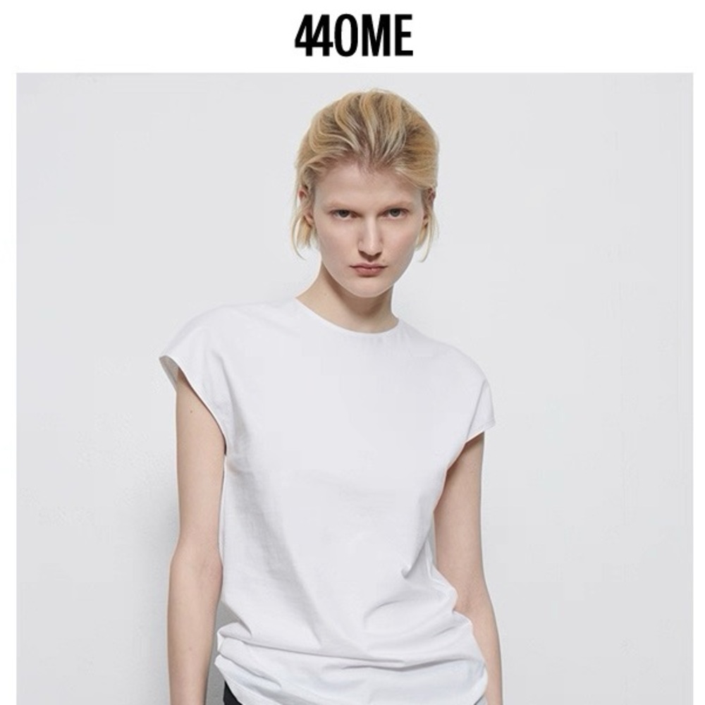 NWT 440ME Classic White Short Sleeve Top M